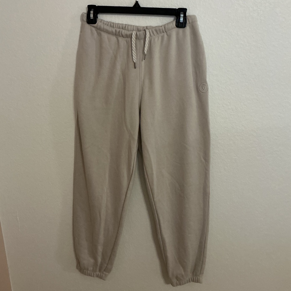 Vuori Sedona Jogger in Salt - Picture 7 of 8